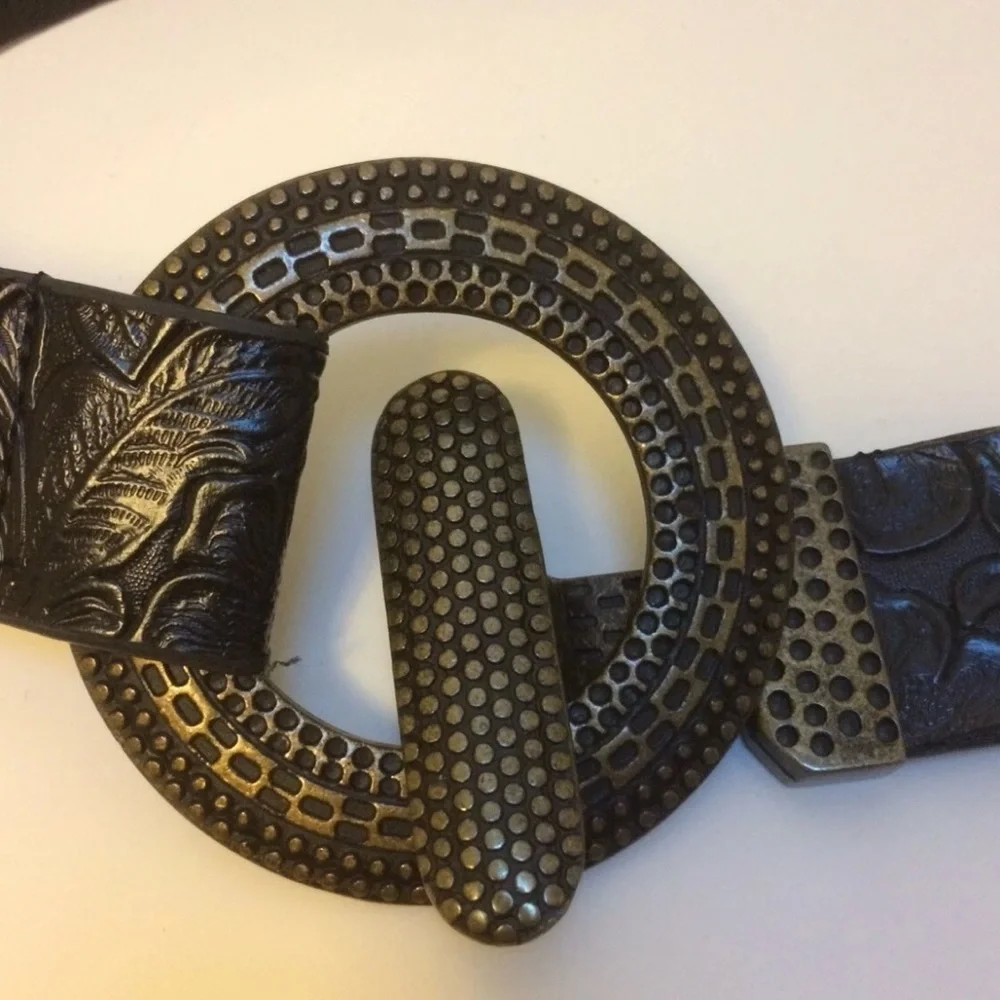 Chico's tooled black leather belt  Leopard Pattern etched brass buckle